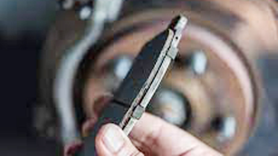 How to Put New Brake Pads on a Car?