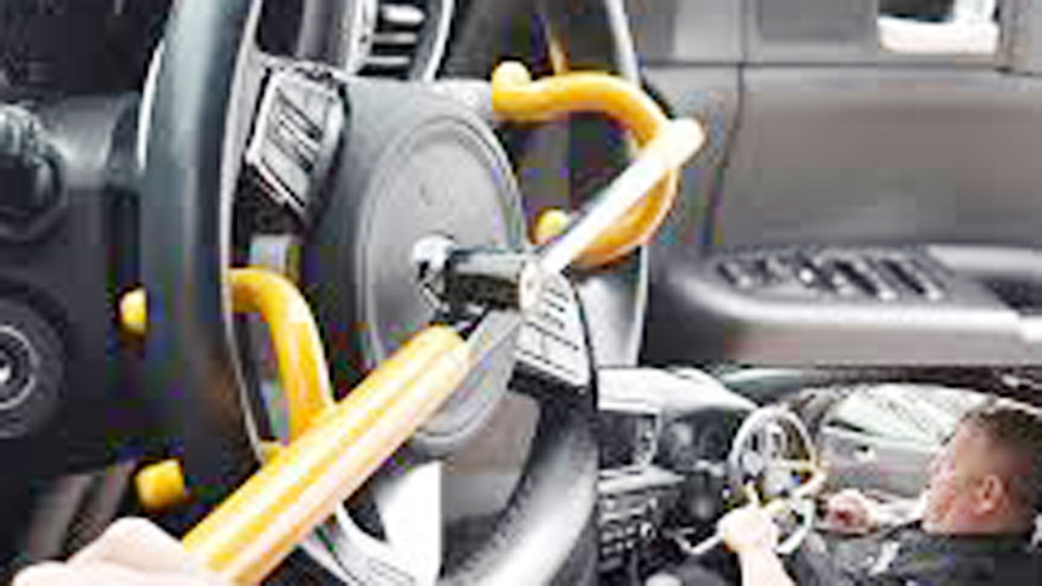 How Do Car Steering Wheel Locks Work?